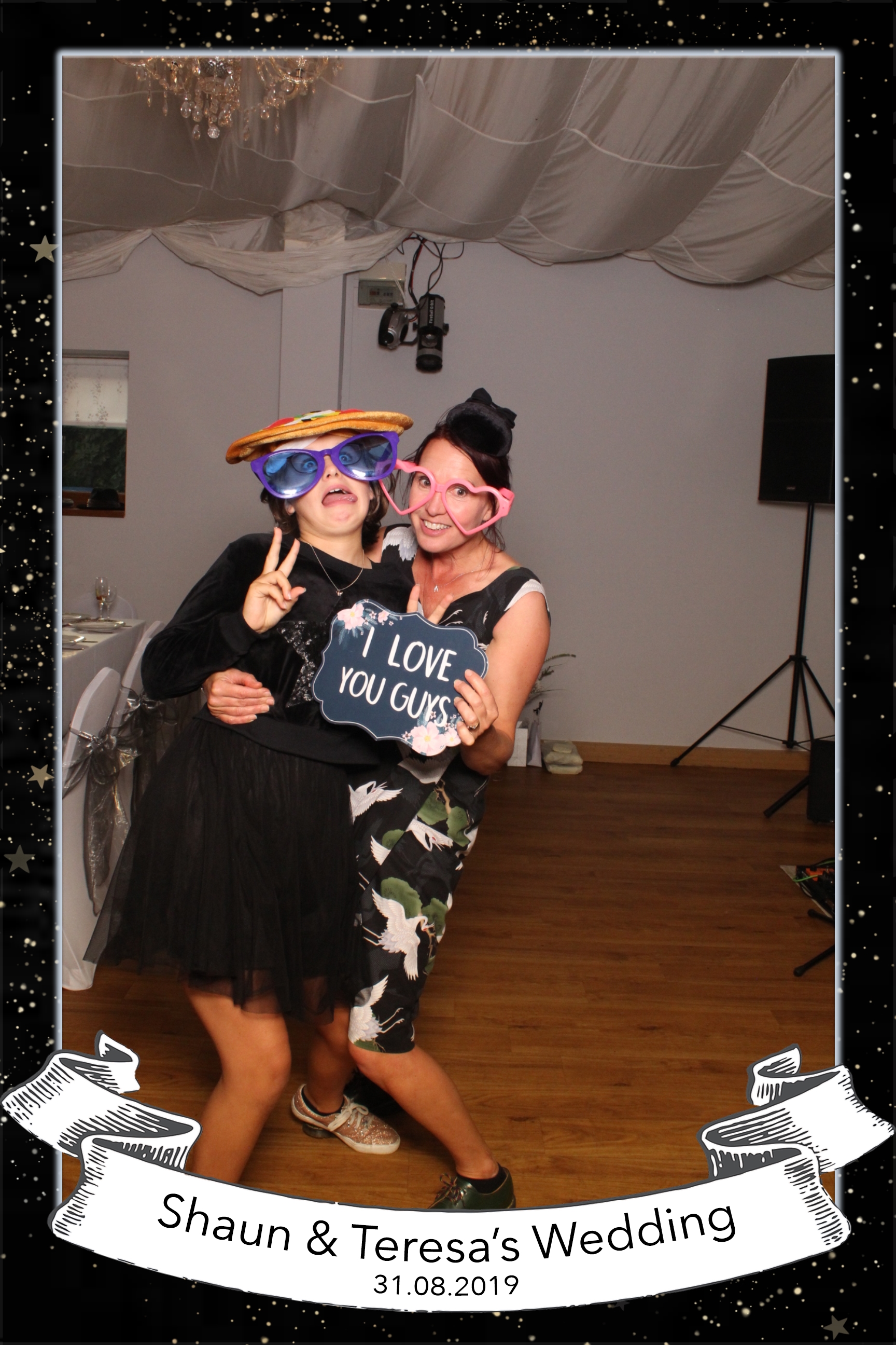 Sean and Teresa | View more photos from the event at images.mobile-photo-booth.com/u/MobilePhotoBoothUK/Sean-and-Teresa